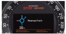 Anzeige der Navigations-Informationen auf dem Bildschirm des Kombiinstruments