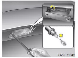 Glühlampe der Kennzeichenbeleuchtung ersetzen (Kombi)