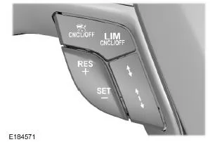 Das System wird über die Einstellelemente am Lenkrad bedient.