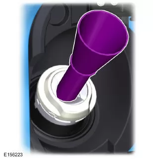 Nachfüllen von Kraftstoff aus einem Ersatzkanister